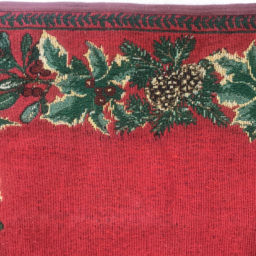 Holly & Acorn Mat - Picture 3 of 16